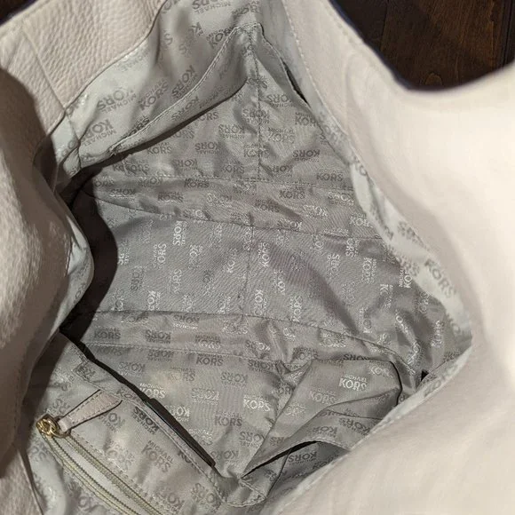 Michael Kors Slouchy Hobo bag Very Good Condition - Picture 8 of 11